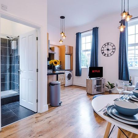 Bright 1-Bed Apartment In Chester By 53 Degrees Property, Ideal For Professionals & Couples, Great Location - Sleeps 4 Exterior photo