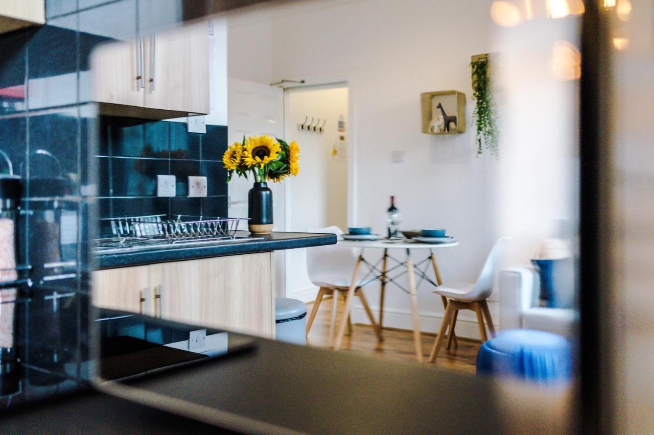Bright 1-Bed Apartment In Chester By 53 Degrees Property, Ideal For Professionals & Couples, Great Location - Sleeps 4 Exterior photo
