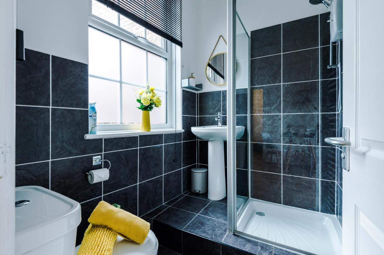 Bright 1-Bed Apartment In Chester By 53 Degrees Property, Ideal For Professionals & Couples, Great Location - Sleeps 4 Exterior photo