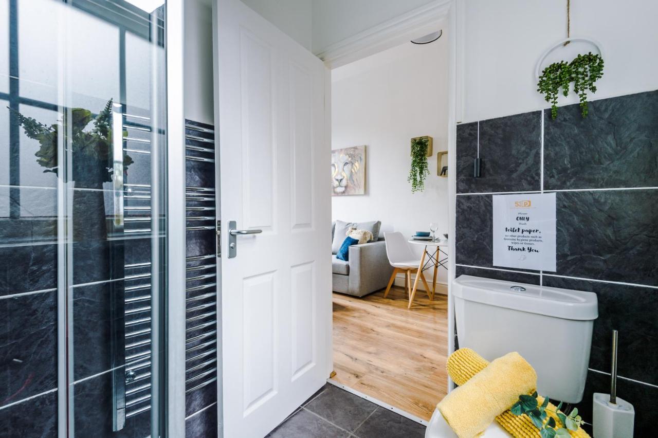 Bright 1-Bed Apartment In Chester By 53 Degrees Property, Ideal For Professionals & Couples, Great Location - Sleeps 4 Exterior photo