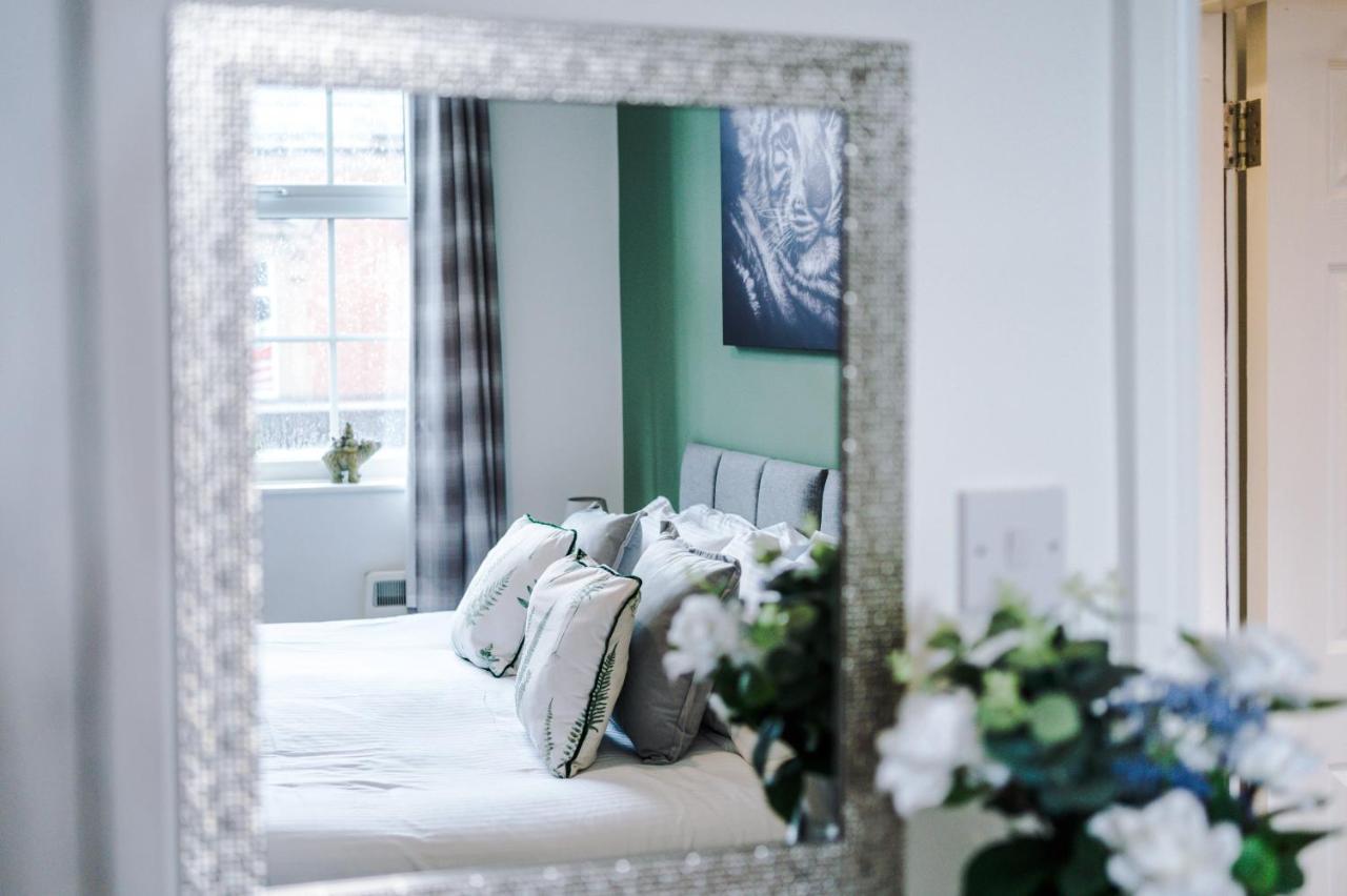 Bright 1-Bed Apartment In Chester By 53 Degrees Property, Ideal For Professionals & Couples, Great Location - Sleeps 4 Exterior photo